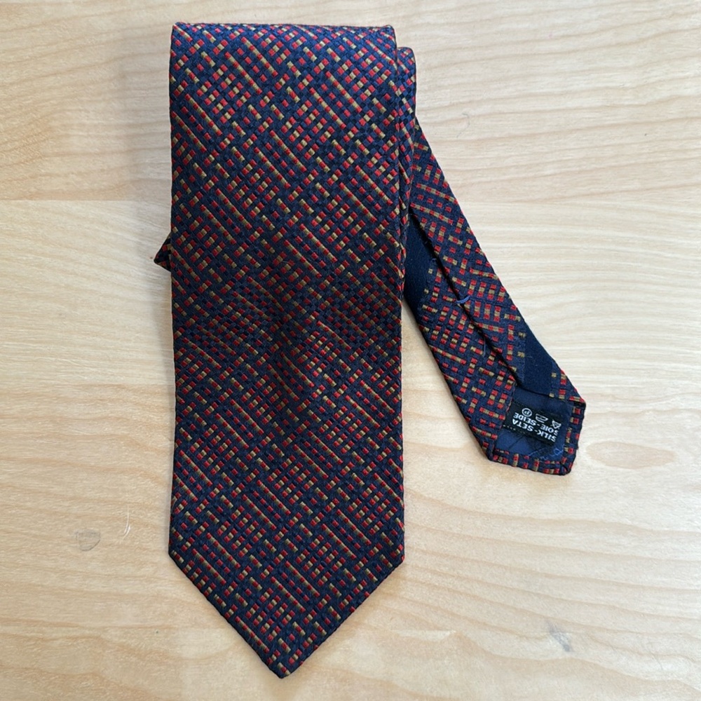 A genuine Salvatore Ferragamo 100% silk Tie made in Italy in great condition